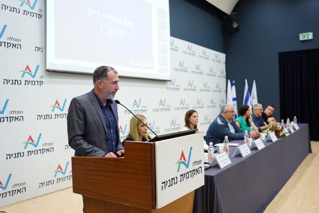 תמונה של אנשים מתוך יריד התמחויות