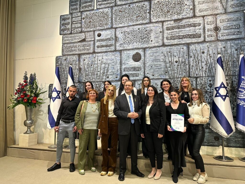 תמונה של אנשים מתוך יריד התמחויות